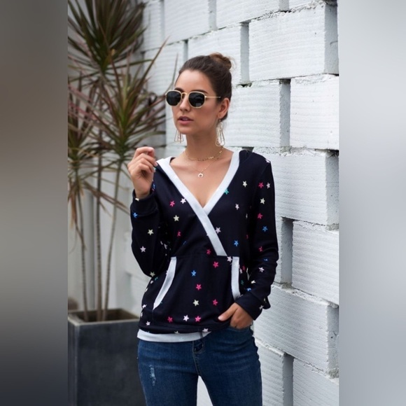 Star Print Hoodie With Kangaroo Pockets - Picture 2 of 3